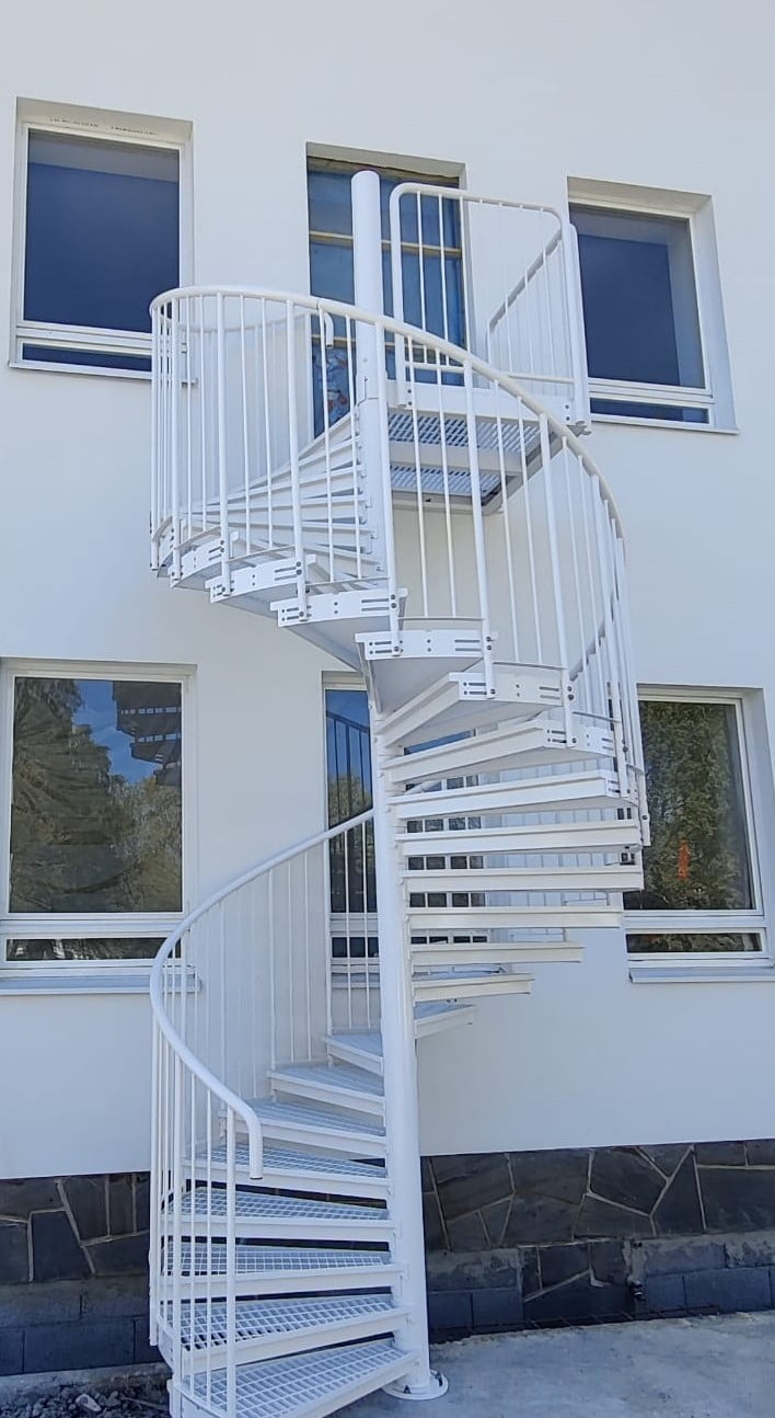 6-kierreporras-hitsatulla-premium-pinnakaiteella