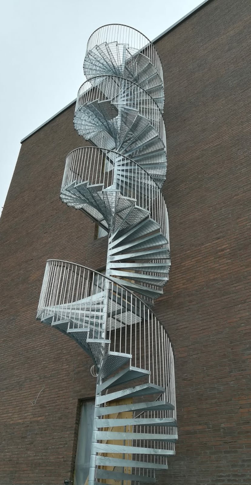 8-korkea-premium-kaide-e1699360058173